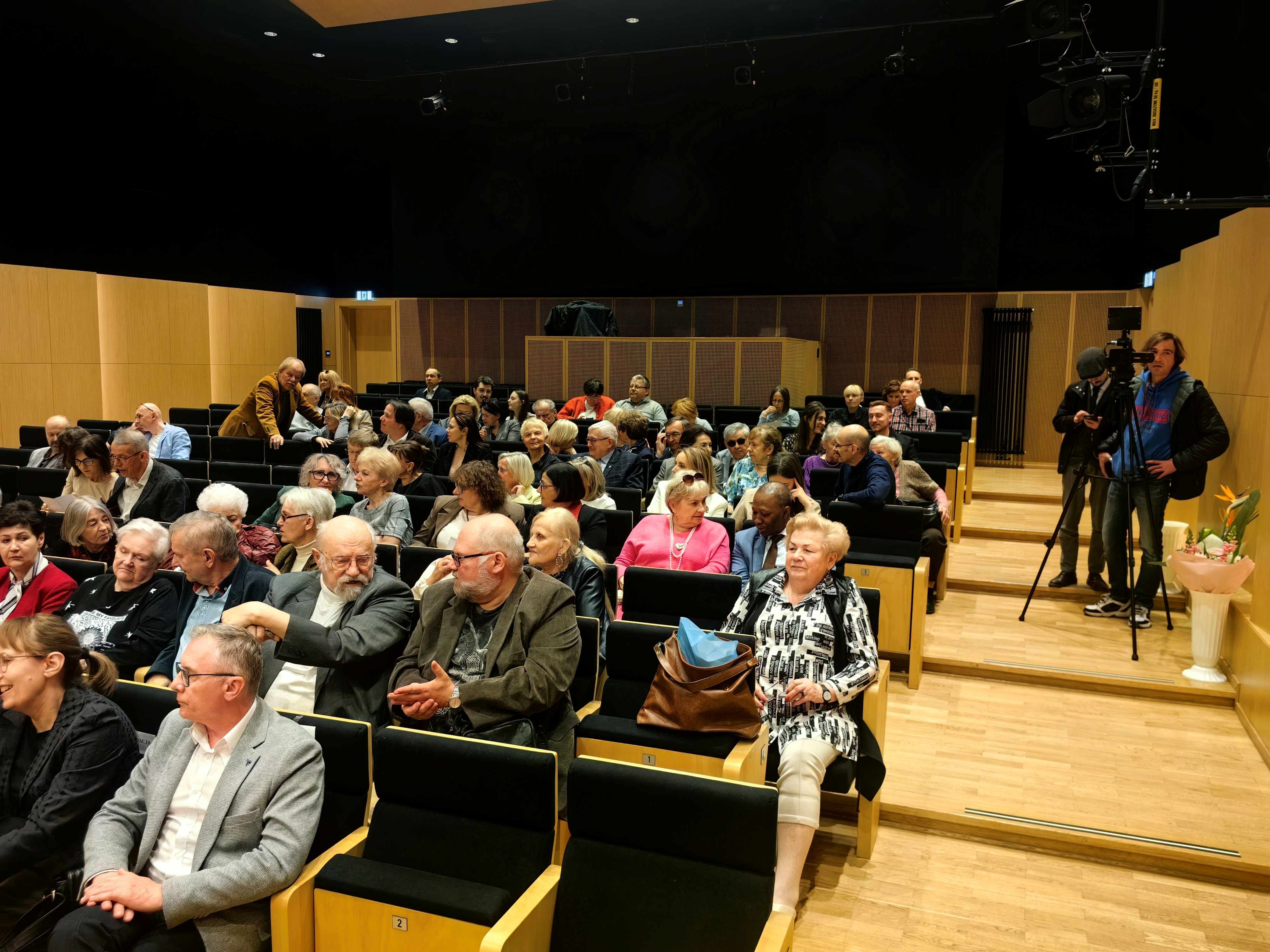 Wspomnienie koncertu fortepianowego pod tytułem MUZYKA, KT&Oacute;RA LECZY CZ 21